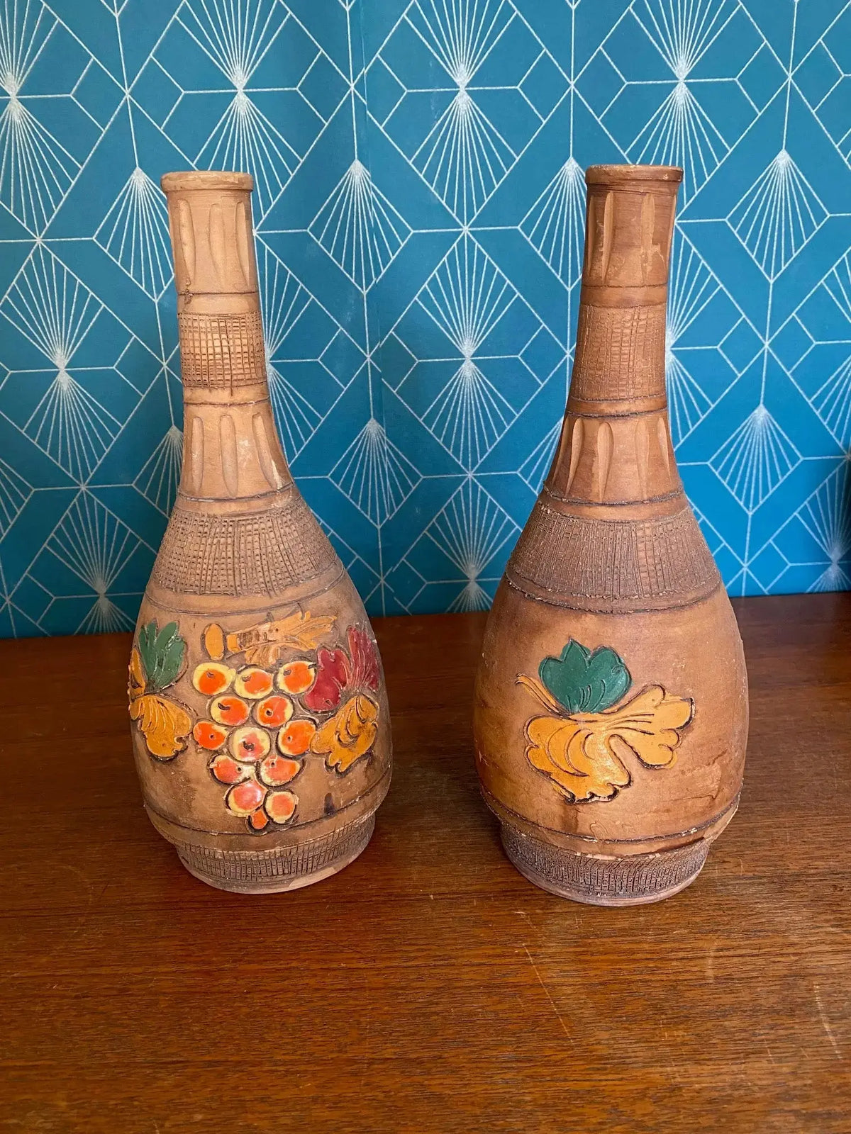 Anciens vases en terre cuite émaillée, école Italienne Romacréa, 1950. Forme bouteille. Antiquités de France