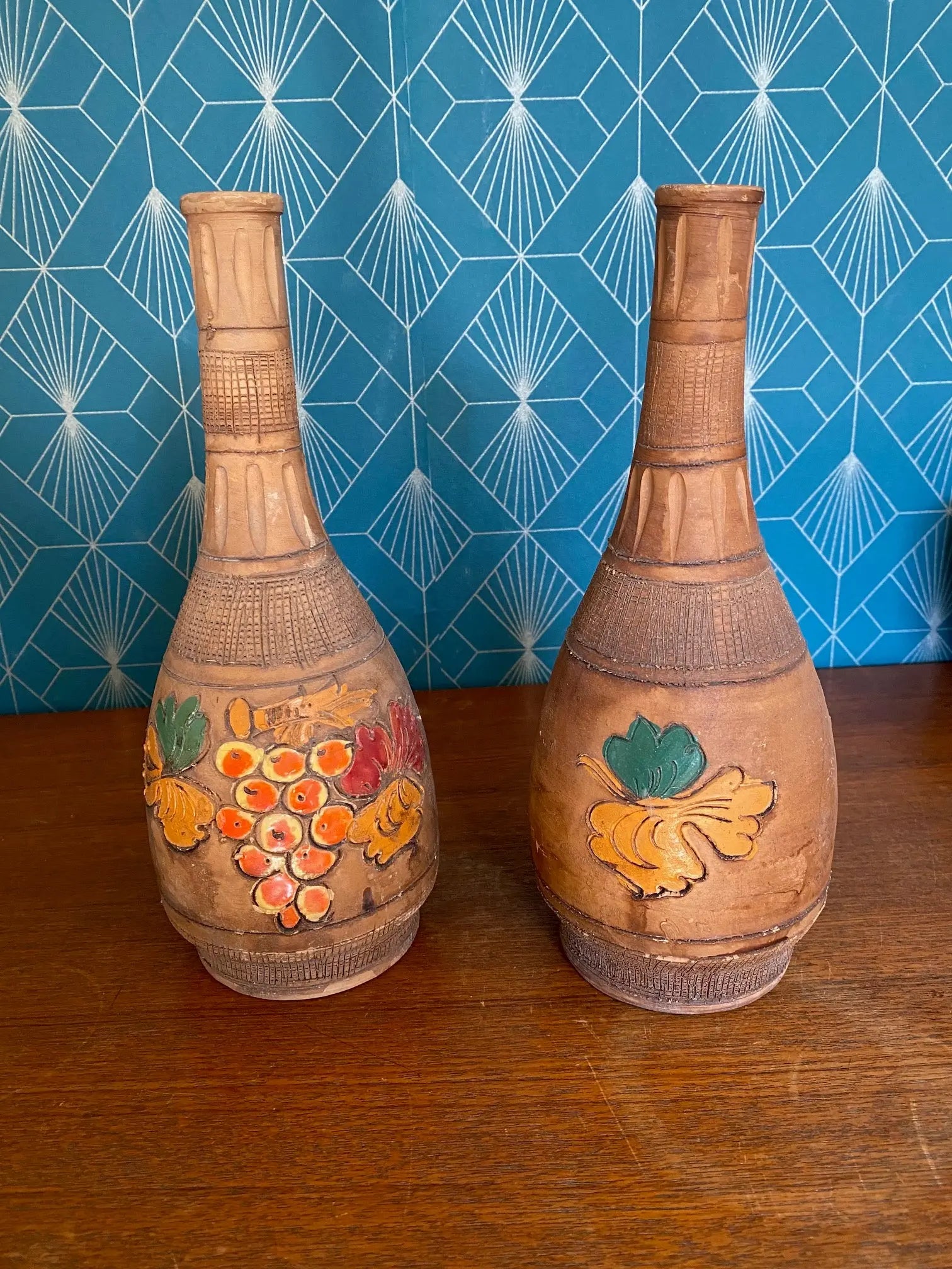 Anciens vases en terre cuite émaillée, école Italienne Romacréa, 1950. Forme bouteille. Antiquités de France