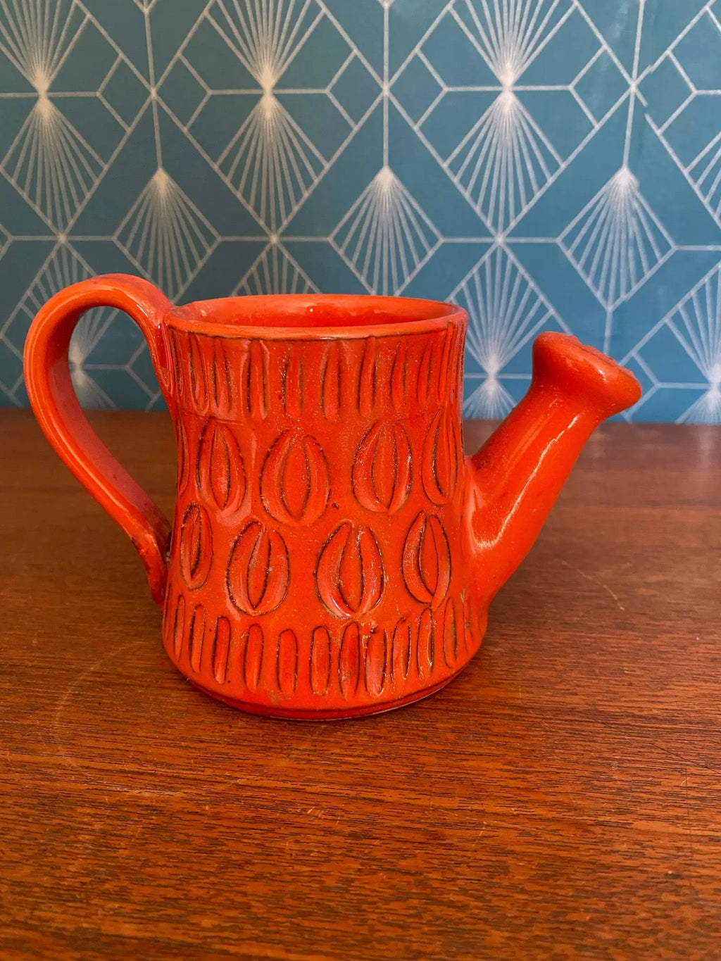 Petite verseuse vintage, en terre cuite émaillée, école Italienne Romacréa, 1960, en forme d'arrosoir. Antiquités de France