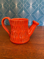 Petite verseuse vintage, en terre cuite émaillée, école Italienne Romacréa, 1960, en forme d'arrosoir. Antiquités de France