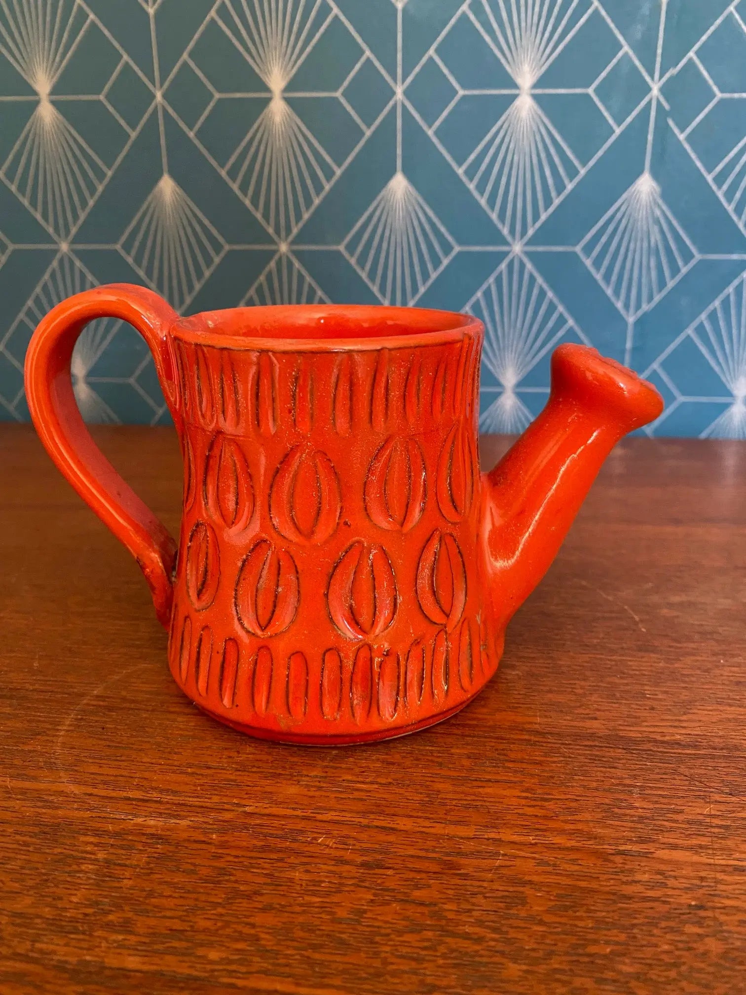 Petite verseuse vintage, en terre cuite émaillée, école Italienne Romacréa, 1960, en forme d'arrosoir. Antiquités de France