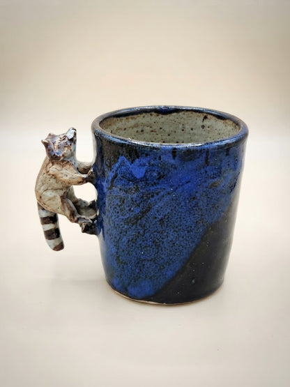 Mugs d'Art en Grès Émaillé – Anses Sculptées Grenouille & Raton Laveur – Pièces Uniques Véronique Plault