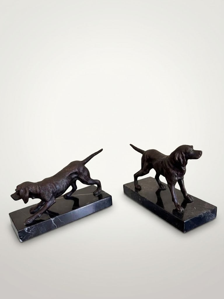 Sculpture en Bronze Animalier Art Déco – Chien de Chasse en Alerte (H 12 cm)