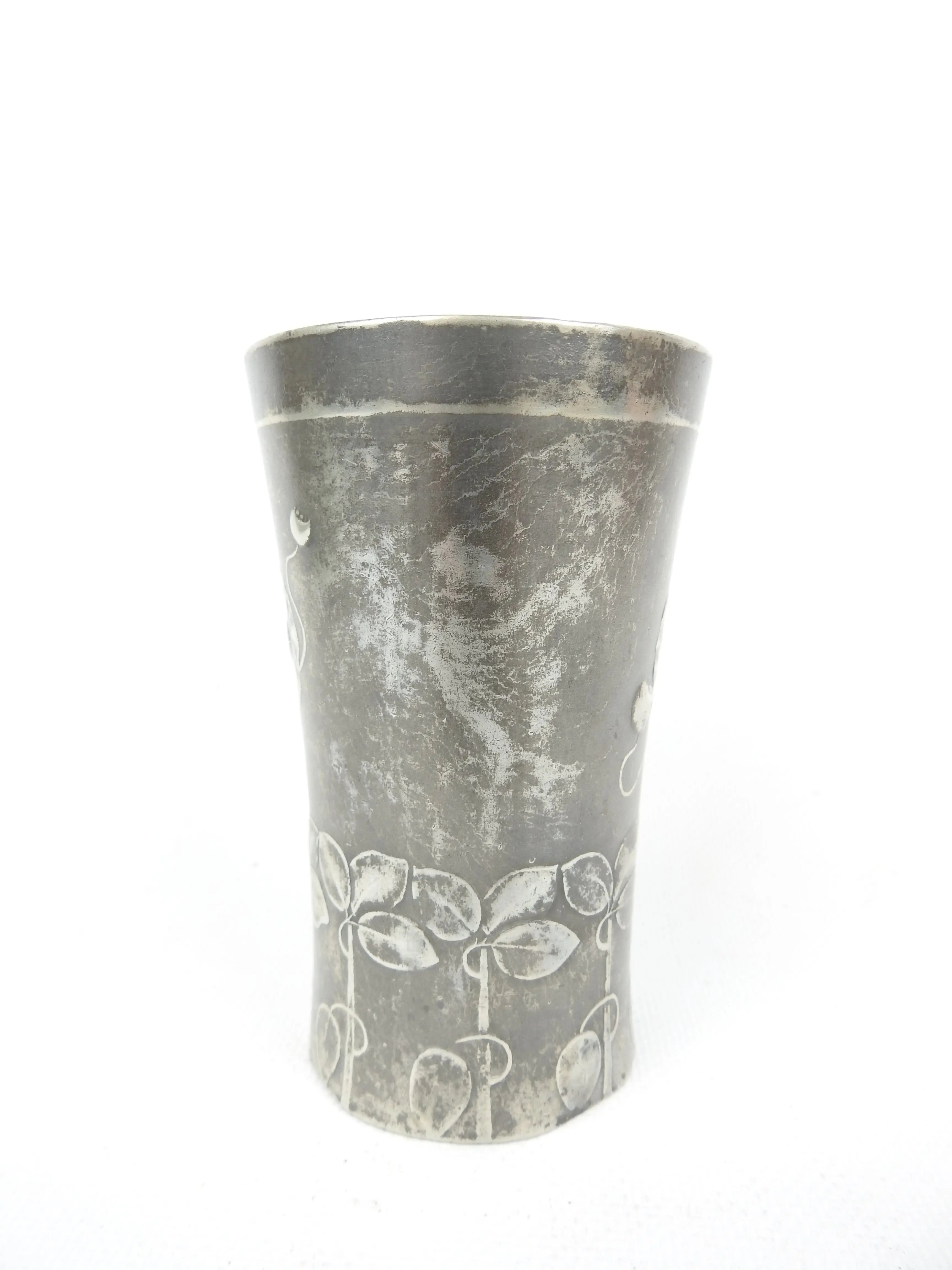 Art Nouveau Kayserzinn – décor floral en relief, ciselé, signé, 12x8 cm, rare-{{shop name}}