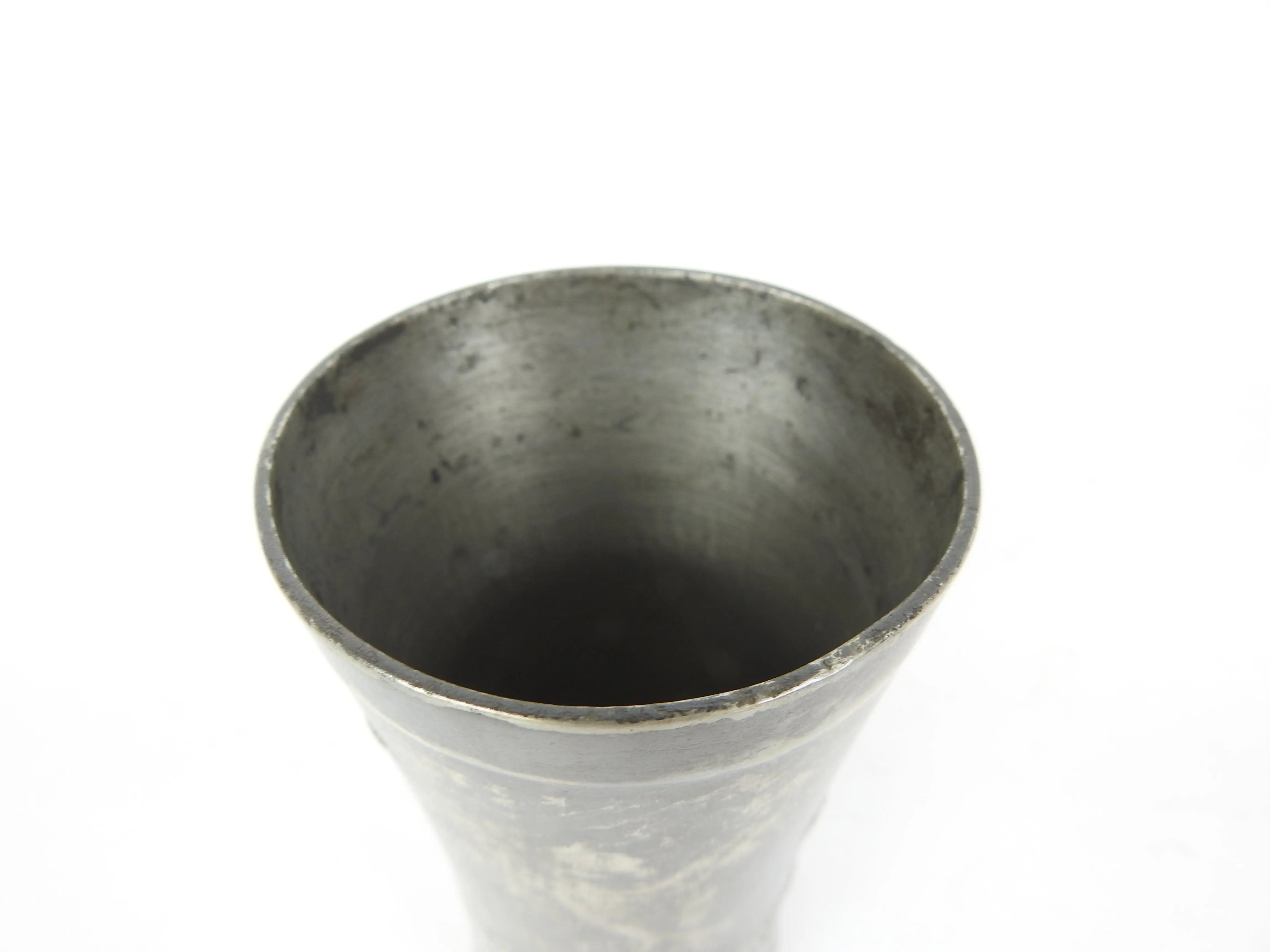 Art Nouveau Kayserzinn – décor floral en relief, ciselé, signé, 12x8 cm, rare-{{shop name}}