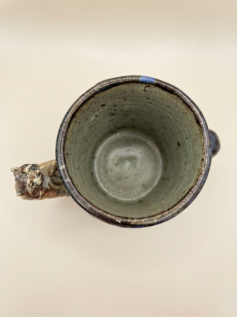 Mugs d'Art en Grès Émaillé – Anses Sculptées Grenouille & Raton Laveur – Pièces Uniques Véronique Plault