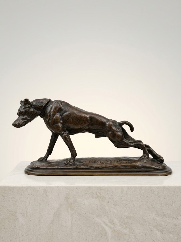 Sculpture Bronze Animalier XIXe – Lévrier qui s'étire par Emmanuel Frémiet (20 cm)