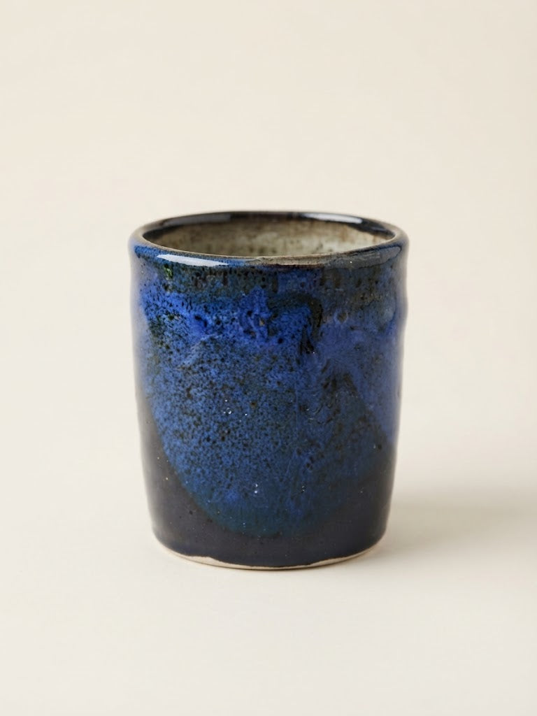 Mugs d'Art en Grès Émaillé – Anses Sculptées Grenouille & Raton Laveur – Pièces Uniques Véronique Plault