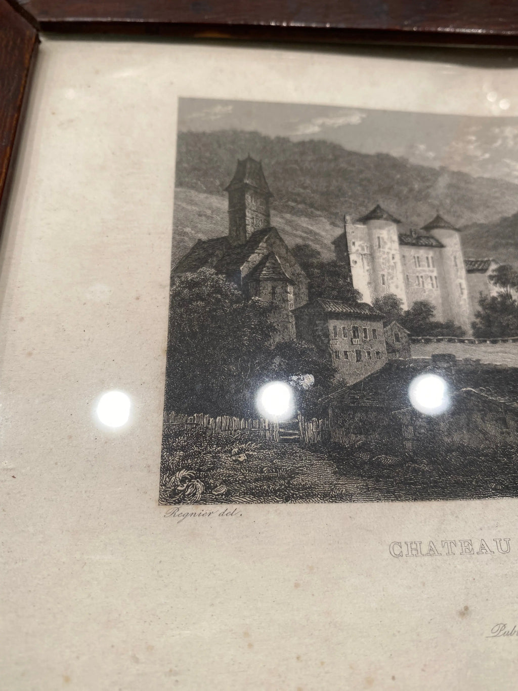 Gravure signée du XIXème siècle, encadrée, sous verre. Château de St Point en Soane et Loire. Antiquités de France