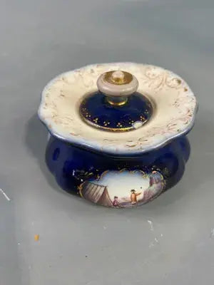 Encrier époque XIXème, en porcelaine blanche. Paris. Antiquités de France