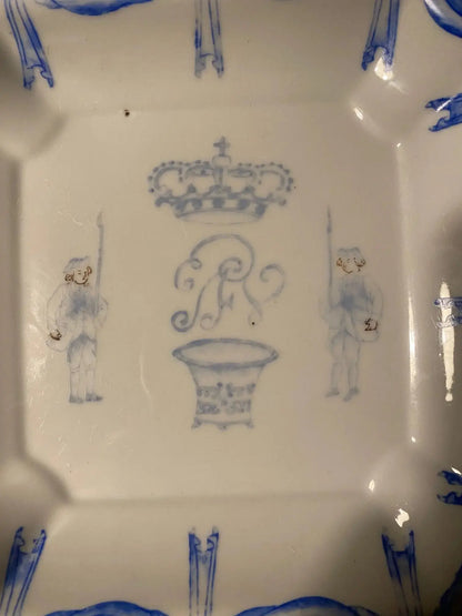 Assiette Chinoise du XIXème COURONNE MONOGRAMMEE, Hong Kong, Wong Li, fait main Antiquités de France