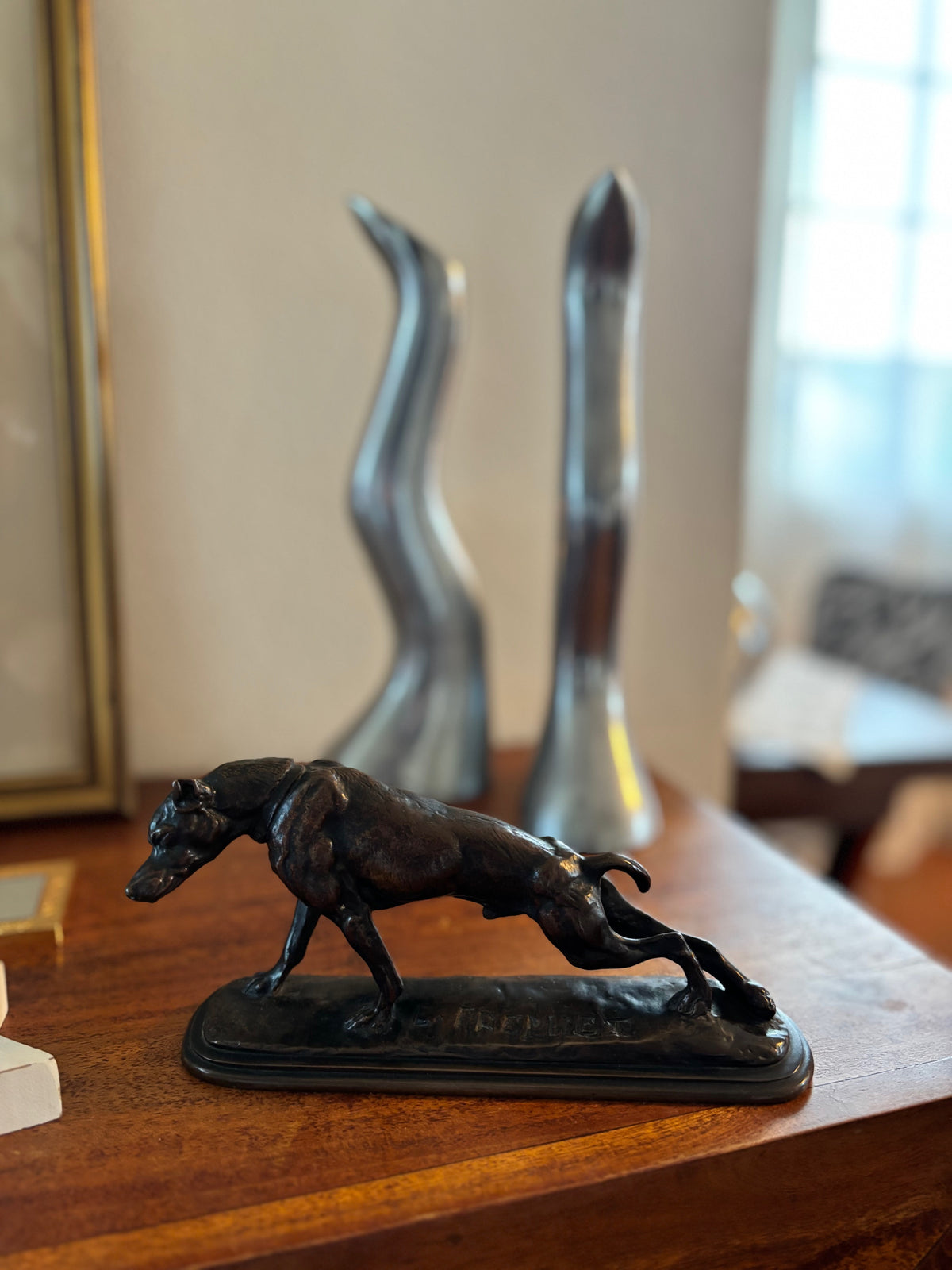 Sculpture Bronze Animalier XIXe – Lévrier qui s'étire par Emmanuel Frémiet (20 cm)