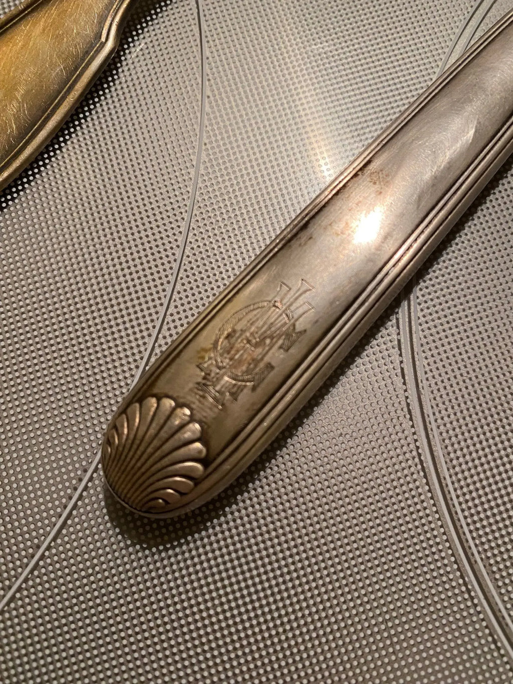 Orfèvrerie Argental époque art déco, FOURCHETTE ET COUTEAU, métal argenté, LAME INOX. Antiquités de France