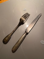 Orfèvrerie Argental époque art déco, FOURCHETTE ET COUTEAU, métal argenté, LAME INOX. Antiquités de France
