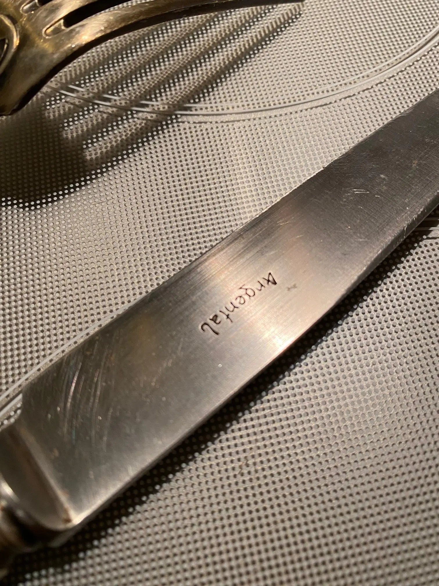 Orfèvrerie Argental époque art déco, FOURCHETTE ET COUTEAU, métal argenté, LAME INOX. Antiquités de France