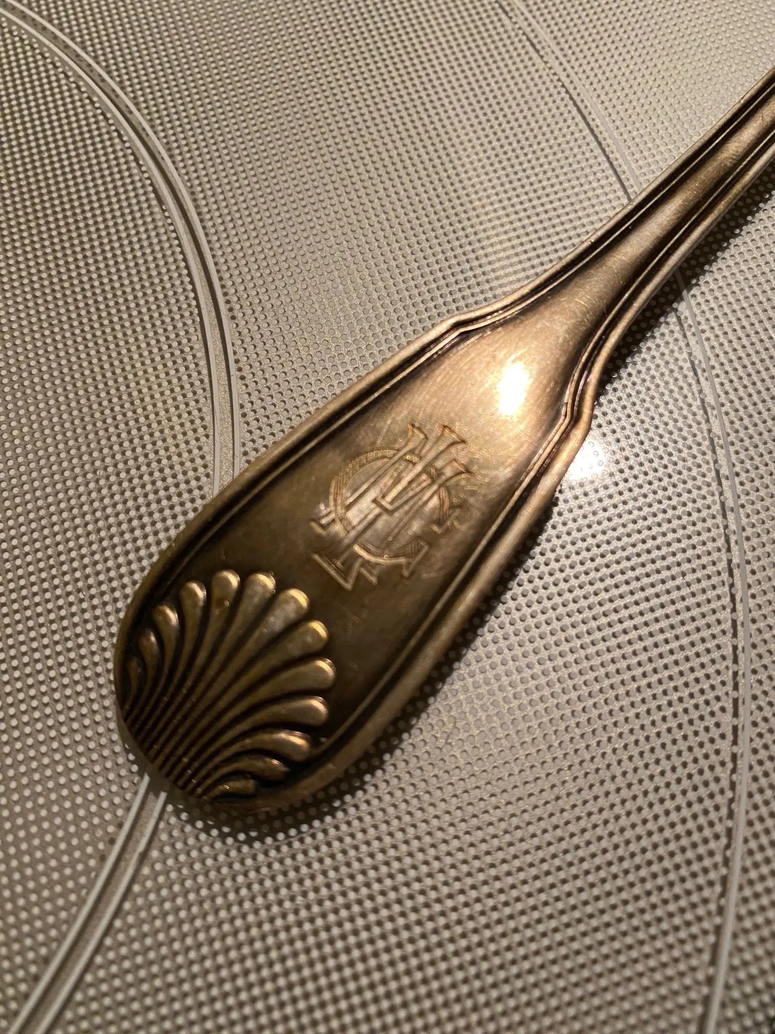 Orfèvrerie Argental époque art déco, FOURCHETTE ET COUTEAU, métal argenté, LAME INOX. Antiquités de France