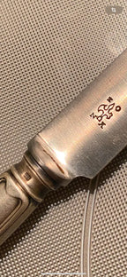 Orfèvrerie Argental époque art déco, FOURCHETTE ET COUTEAU, métal argenté, LAME INOX. Antiquités de France