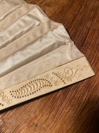 Ancien éventail du XIXème siècle au décors japonisant. Belle taille. Antiquités de France