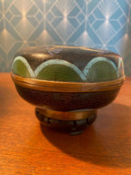 Boîte cloisonnée Chine ancienne Qing XIXe sur socle bois, décor raffiné et fin-{{shop name}}