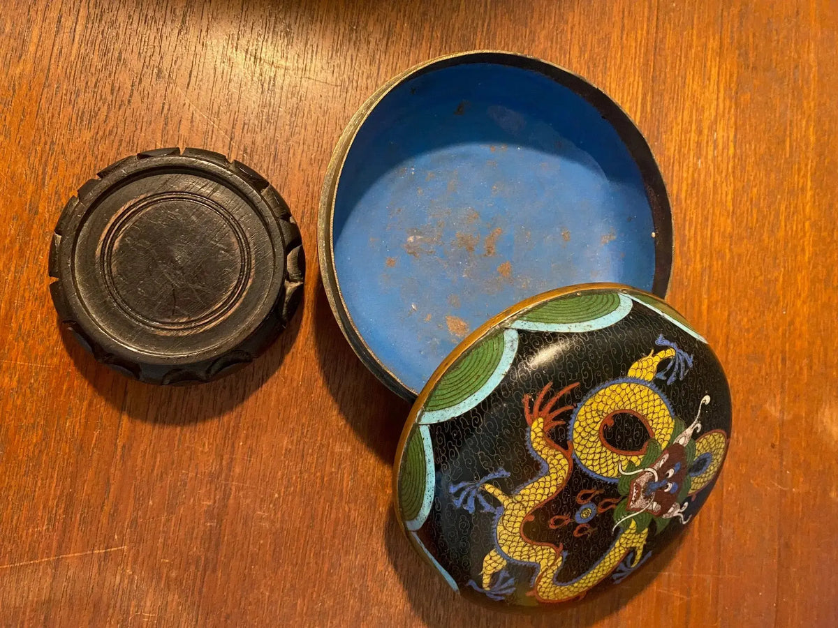 Boîte cloisonnée Chine ancienne Qing XIXe sur socle bois, décor raffiné et fin-{{shop name}}
