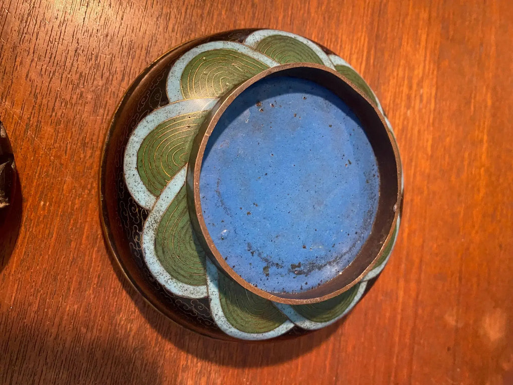 Boîte cloisonnée Chine ancienne Qing XIXe sur socle bois, décor raffiné et fin-{{shop name}}