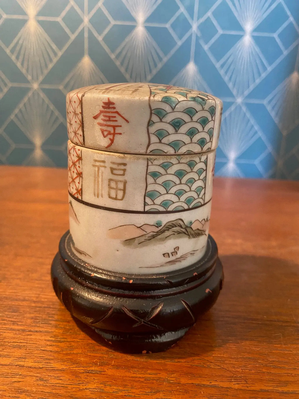 Ancienne boîte en porcelaine de Chine, forme tube, à couvert. Epoque XIXème. Antiquités de France