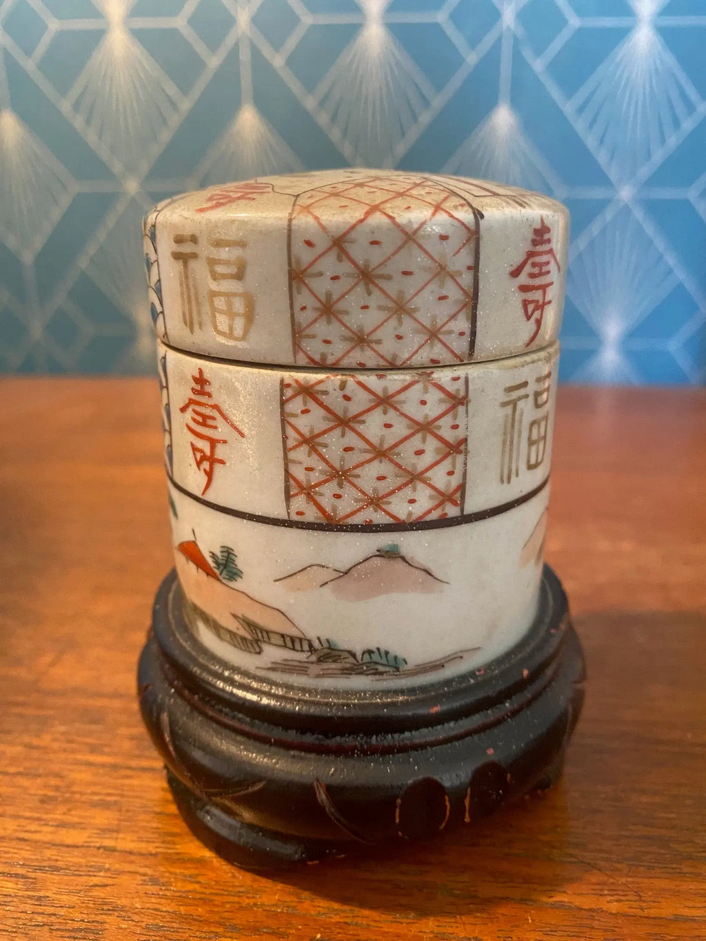 Ancienne boîte en porcelaine de Chine, forme tube, à couvert. Epoque XIXème. Antiquités de France