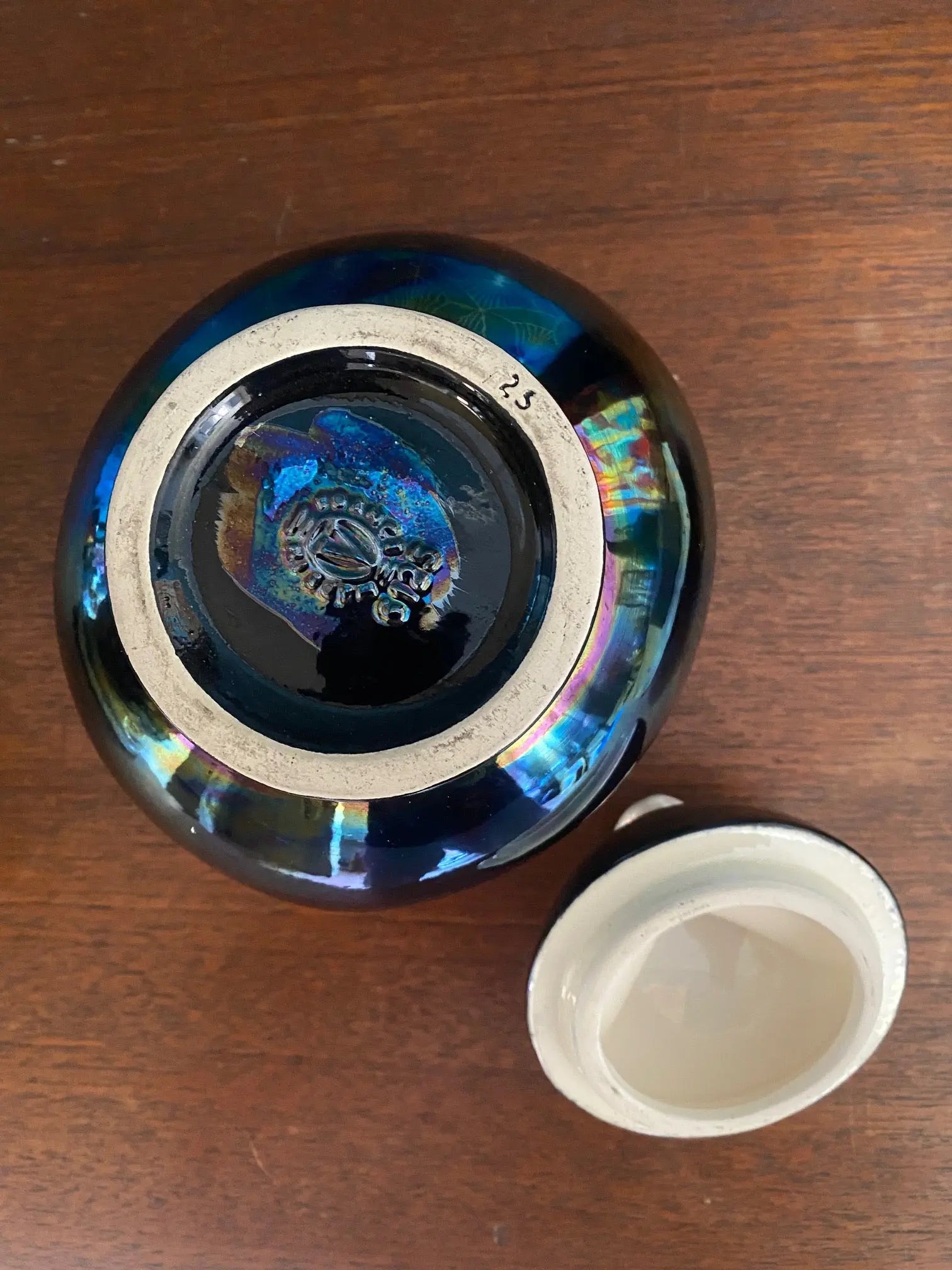 Céramique Française vintage, reflets métalliques irisés. 2 nécessaires de fumeurs, numérotées. Antiquités de France