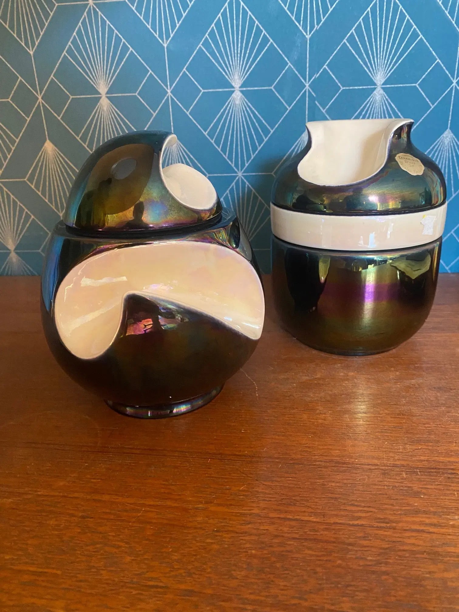 Céramique Française vintage, reflets métalliques irisés. 2 nécessaires de fumeurs, numérotées. Antiquités de France