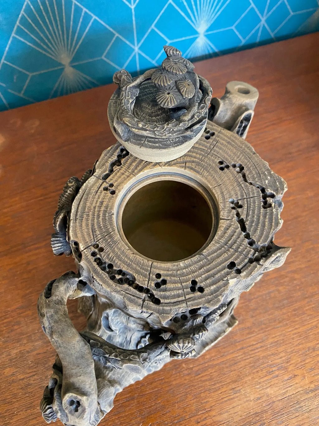 Théière chinoise ancienne, grès de Yixing, à décor naturel d'un tronc d'arbre. Antiquités de France