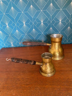 Lot 2 cafetières Orient cuivre et laiton – manches bois, 9 et 13 cm, décoration-{{shop name}}