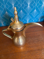 Cafetière orientale Dallah – cuivre ou laiton, symbole arabe gravé, 15 cm, vintage-{{shop name}}