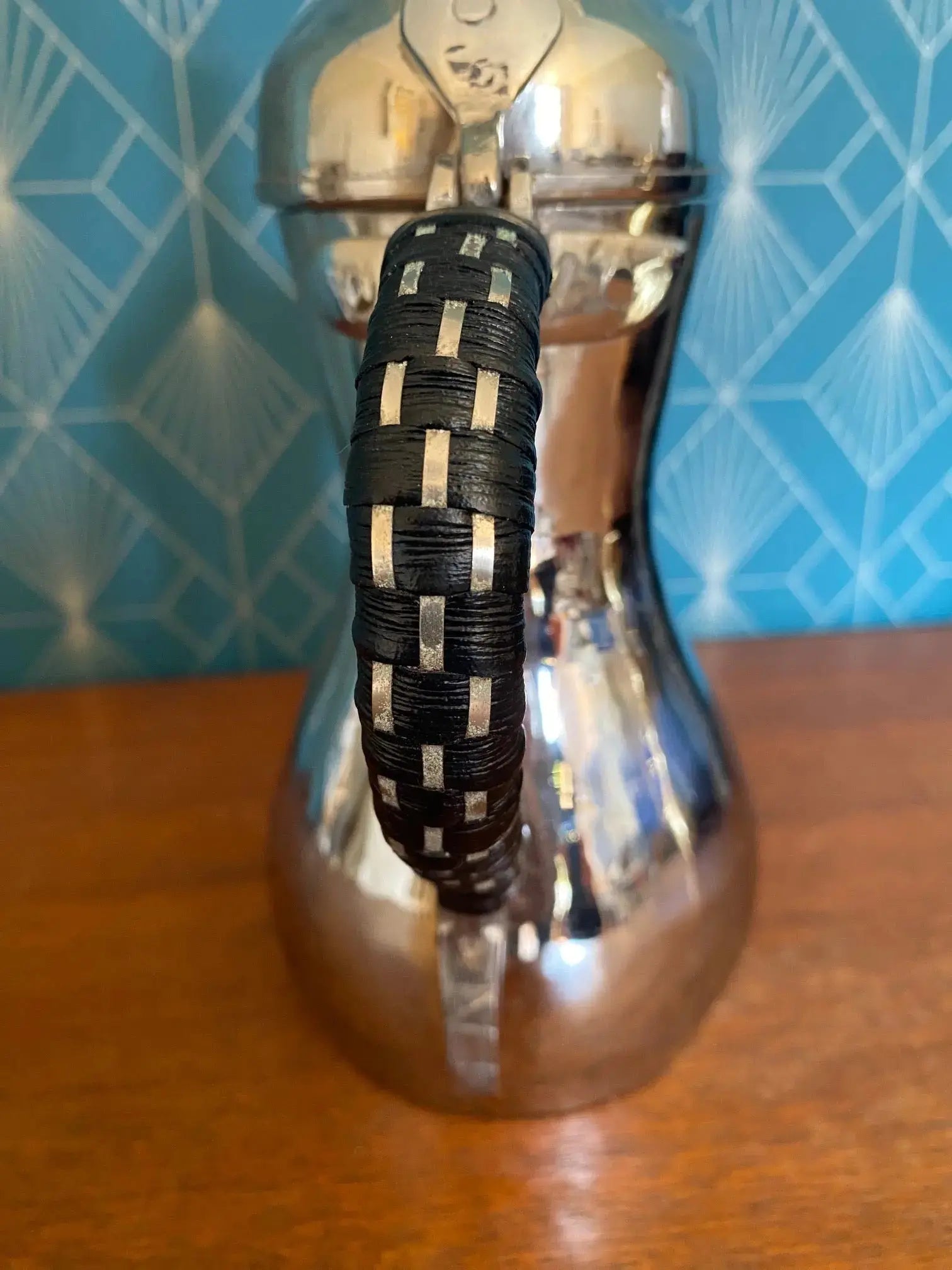 Grande cafetière Dallah Moyen-Orient – 30 cm, poignée cuir, estampillée, rare-{{shop name}}