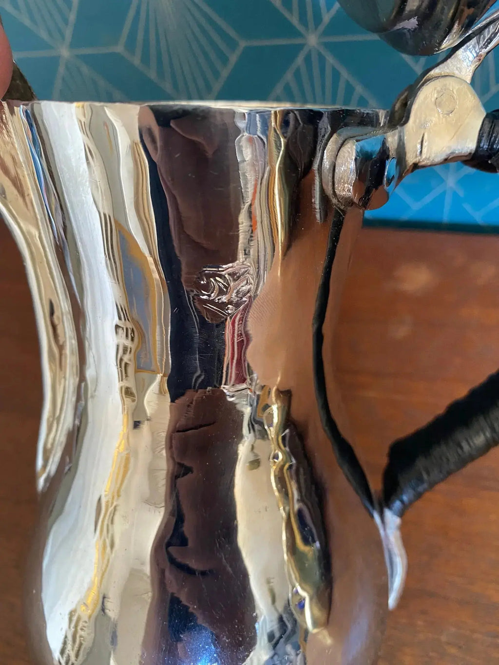 Grande cafetière Dallah Moyen-Orient – 30 cm, poignée cuir, estampillée, rare-{{shop name}}