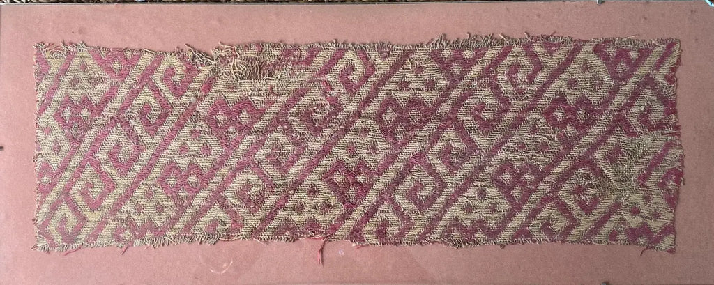 Fragments de tapis anciens, sous verre, 3 de taille différente sous verre. Antiquités de France