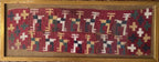 Fragments de tapis anciens, sous verre, 3 de taille différente sous verre. Antiquités de France