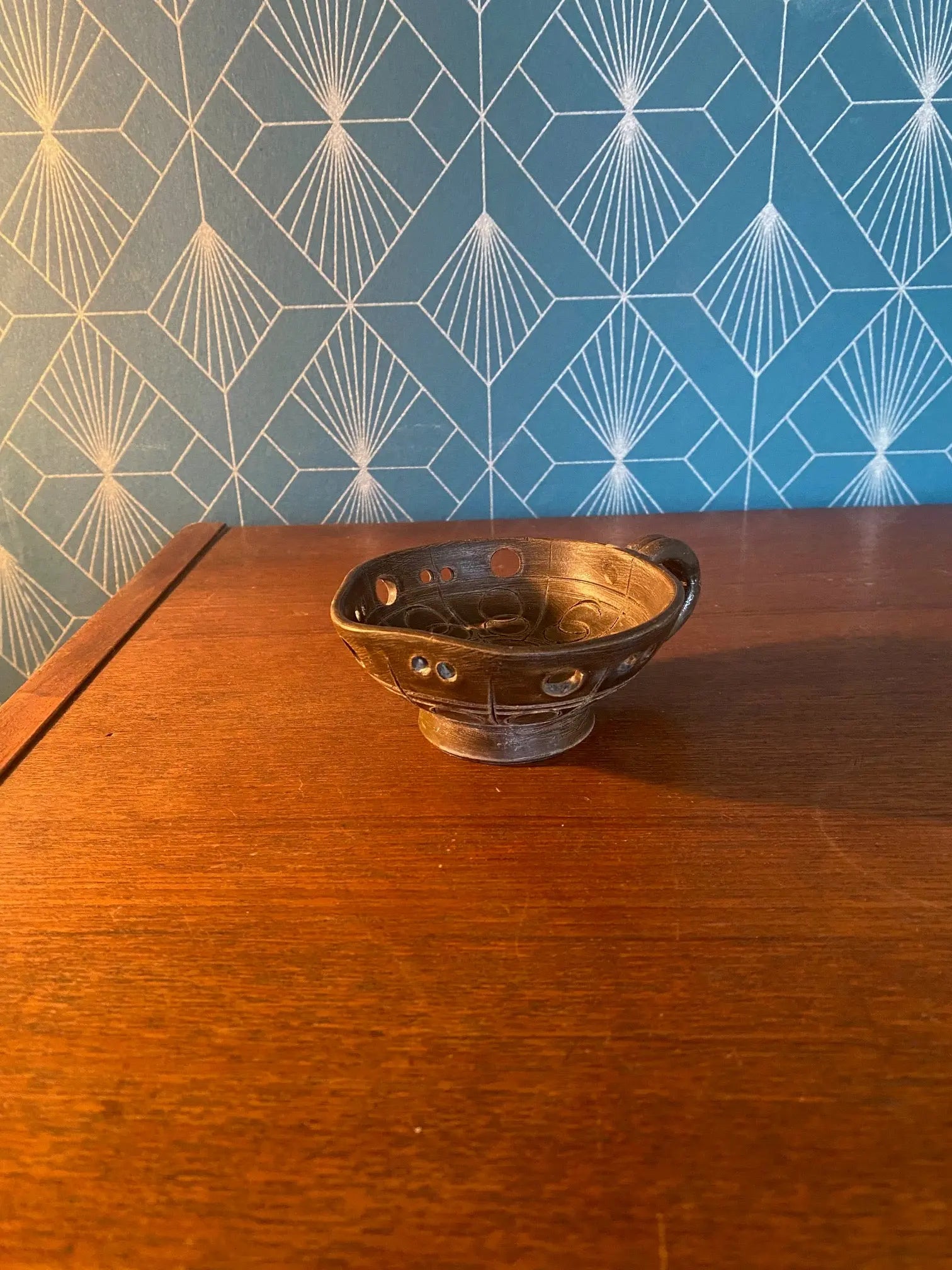 Ancien bougeoir à main, terre cuite émaillée, école Italienne Romacréa, 1950 Antiquités de France