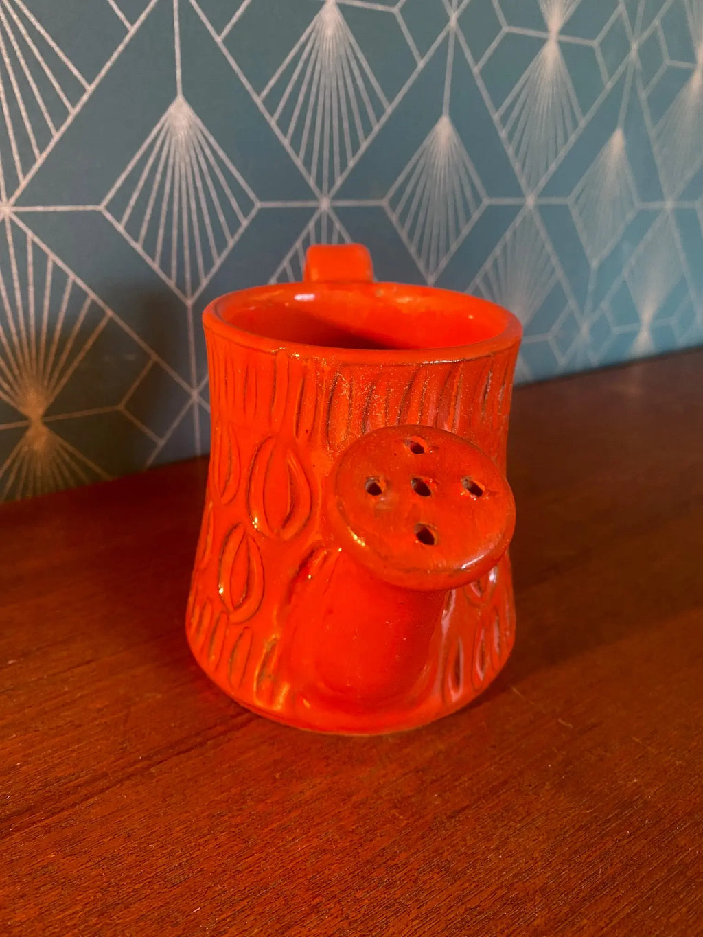 Petite verseuse vintage, en terre cuite émaillée, école Italienne Romacréa, 1960, en forme d'arrosoir. Antiquités de France