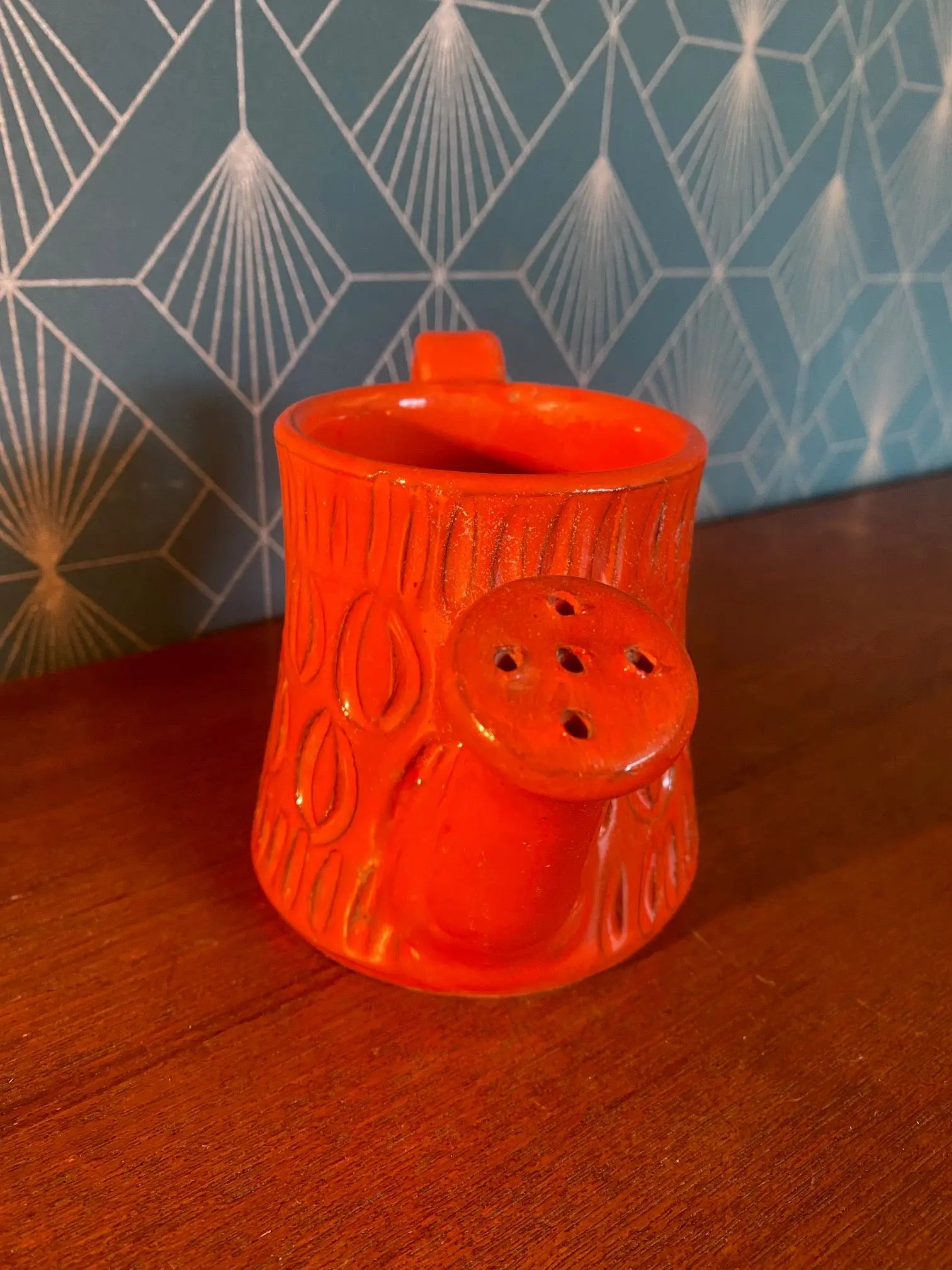 Petite verseuse vintage, en terre cuite émaillée, école Italienne Romacréa, 1960, en forme d'arrosoir. Antiquités de France