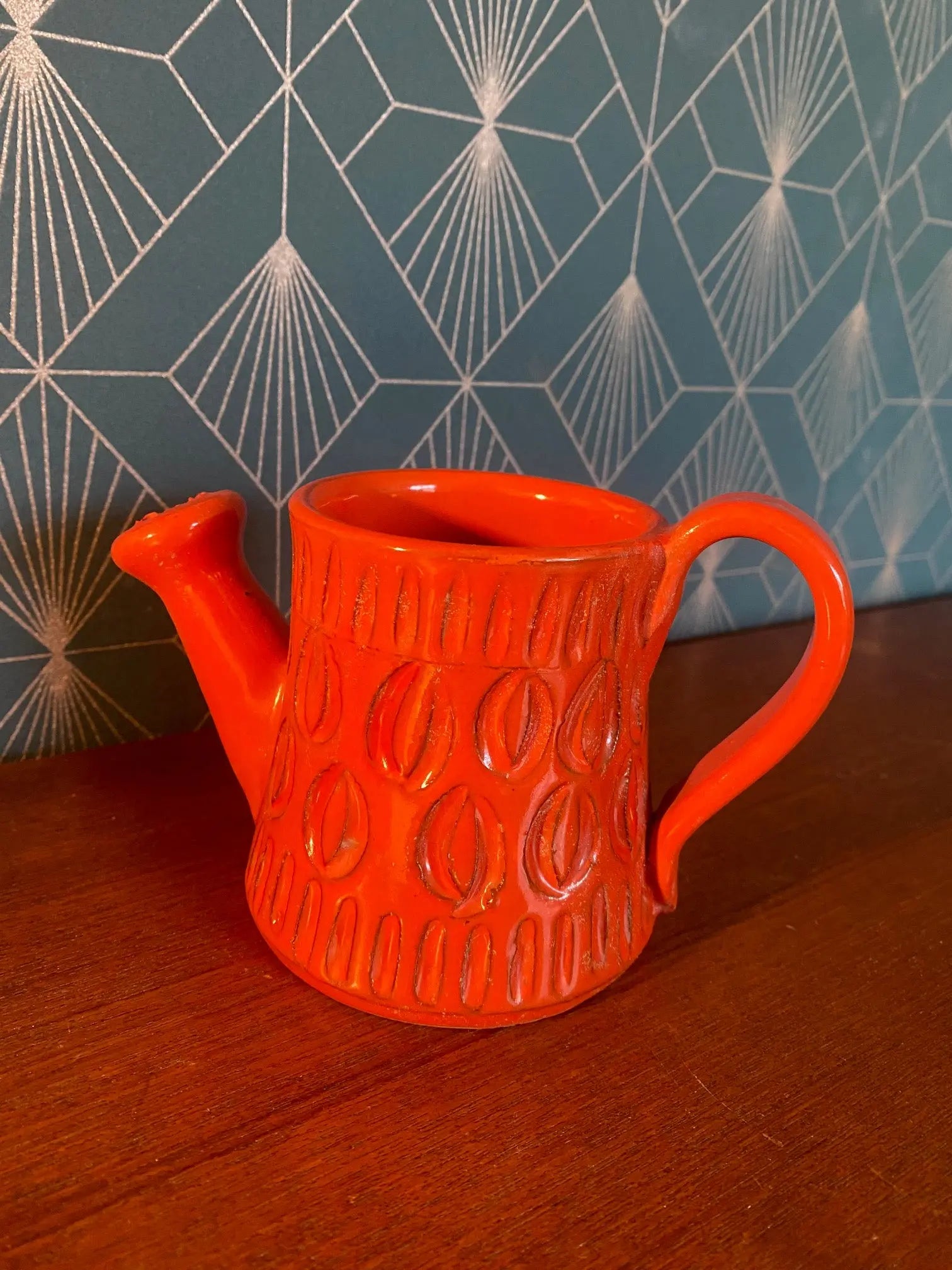 Petite verseuse vintage, en terre cuite émaillée, école Italienne Romacréa, 1960, en forme d'arrosoir. Antiquités de France