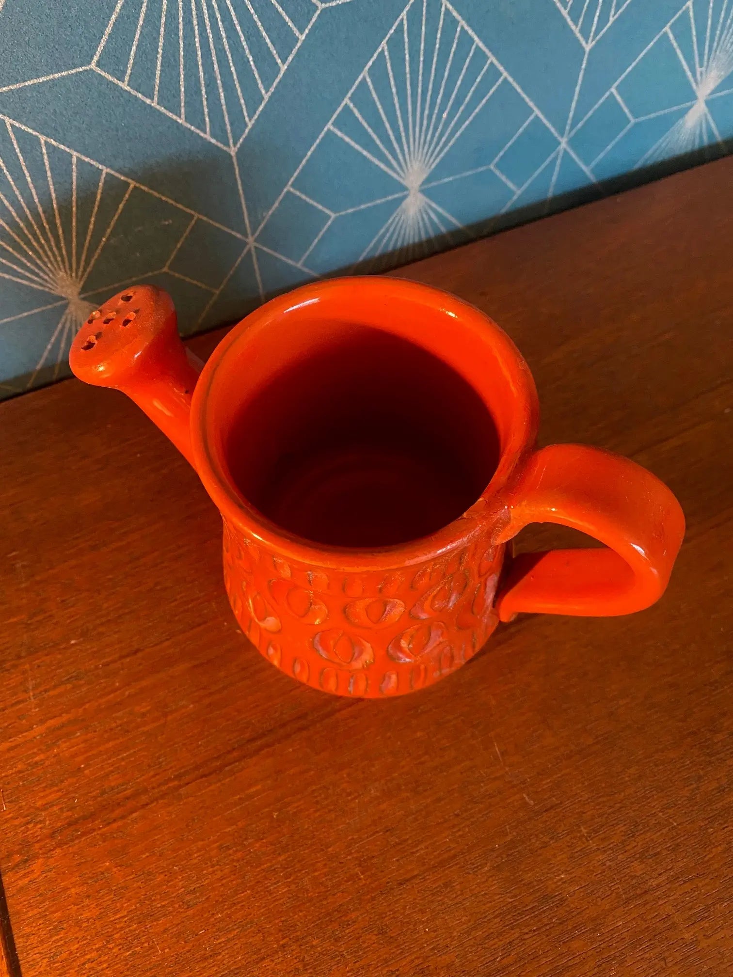 Petite verseuse vintage, en terre cuite émaillée, école Italienne Romacréa, 1960, en forme d'arrosoir. Antiquités de France