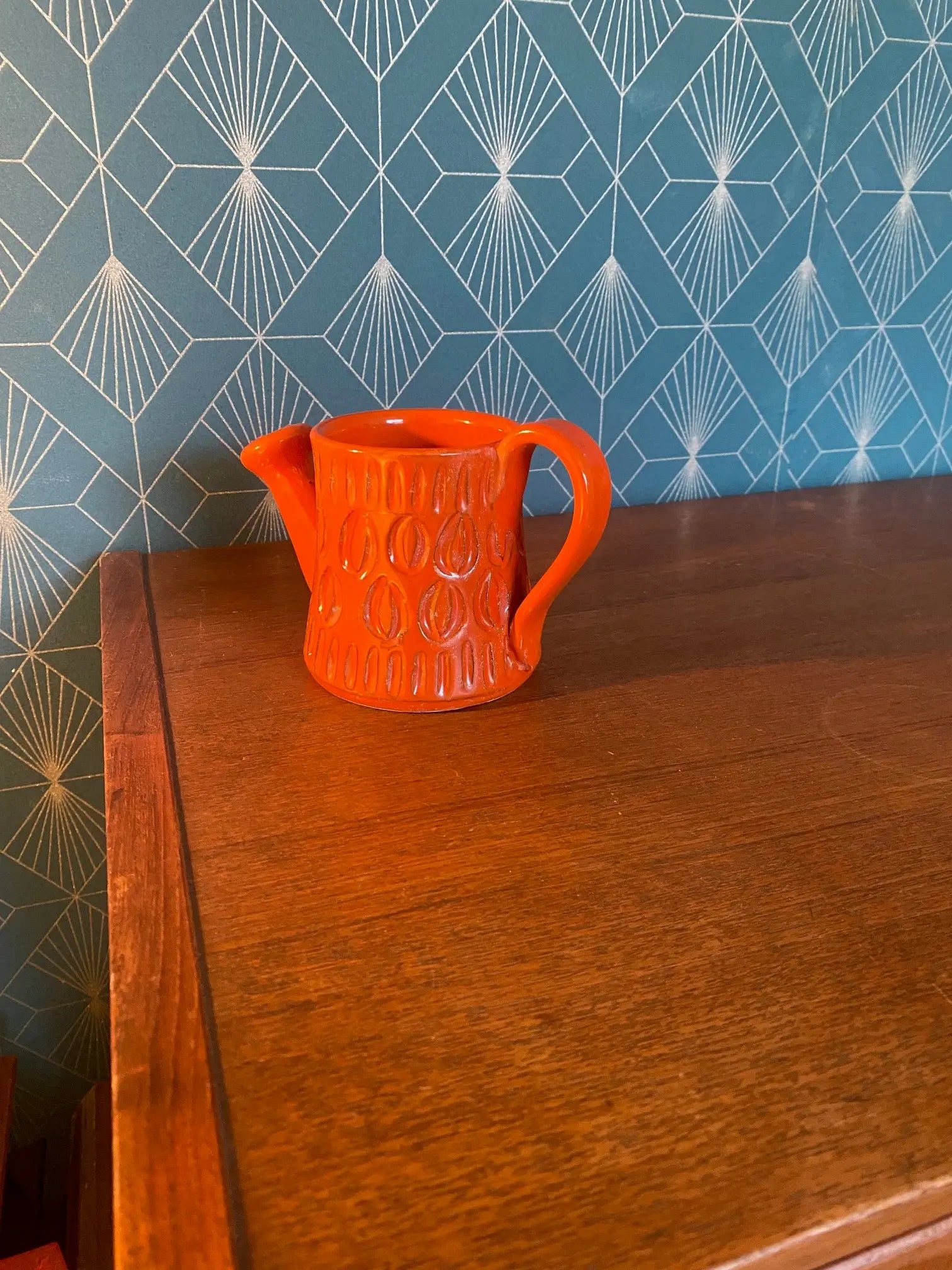 Petite verseuse vintage, en terre cuite émaillée, école Italienne Romacréa, 1960, en forme d'arrosoir. Antiquités de France