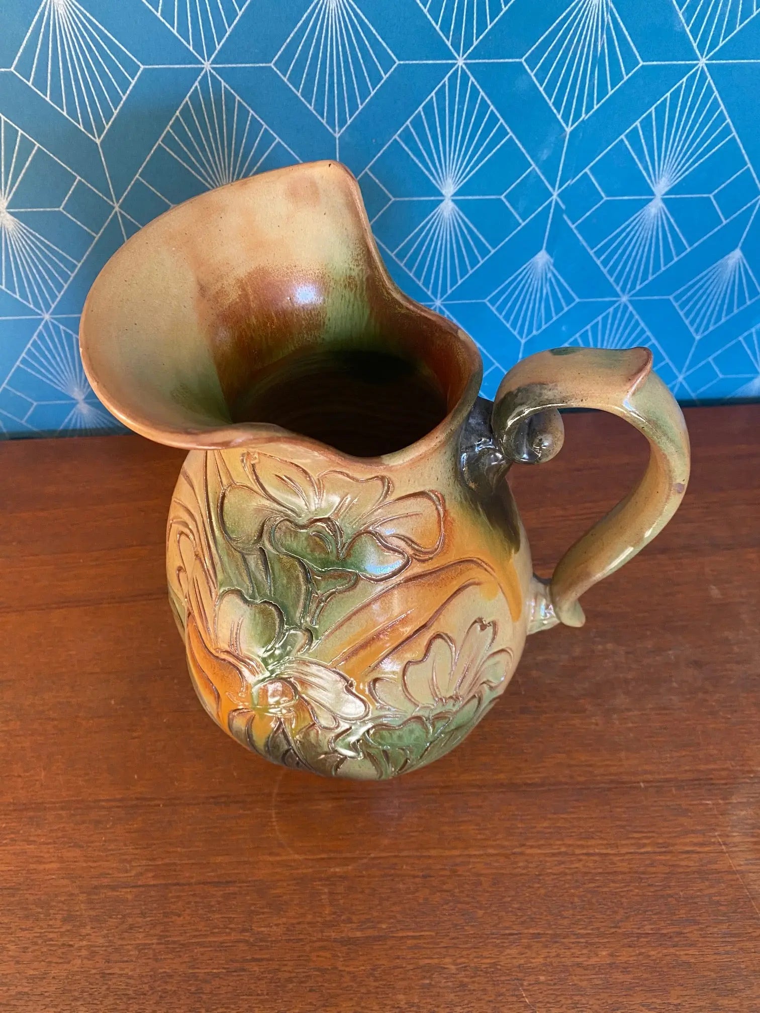 Grand pichet ancien en terre cuite, école Italienne Romacréa des années 50. Antiquités de France