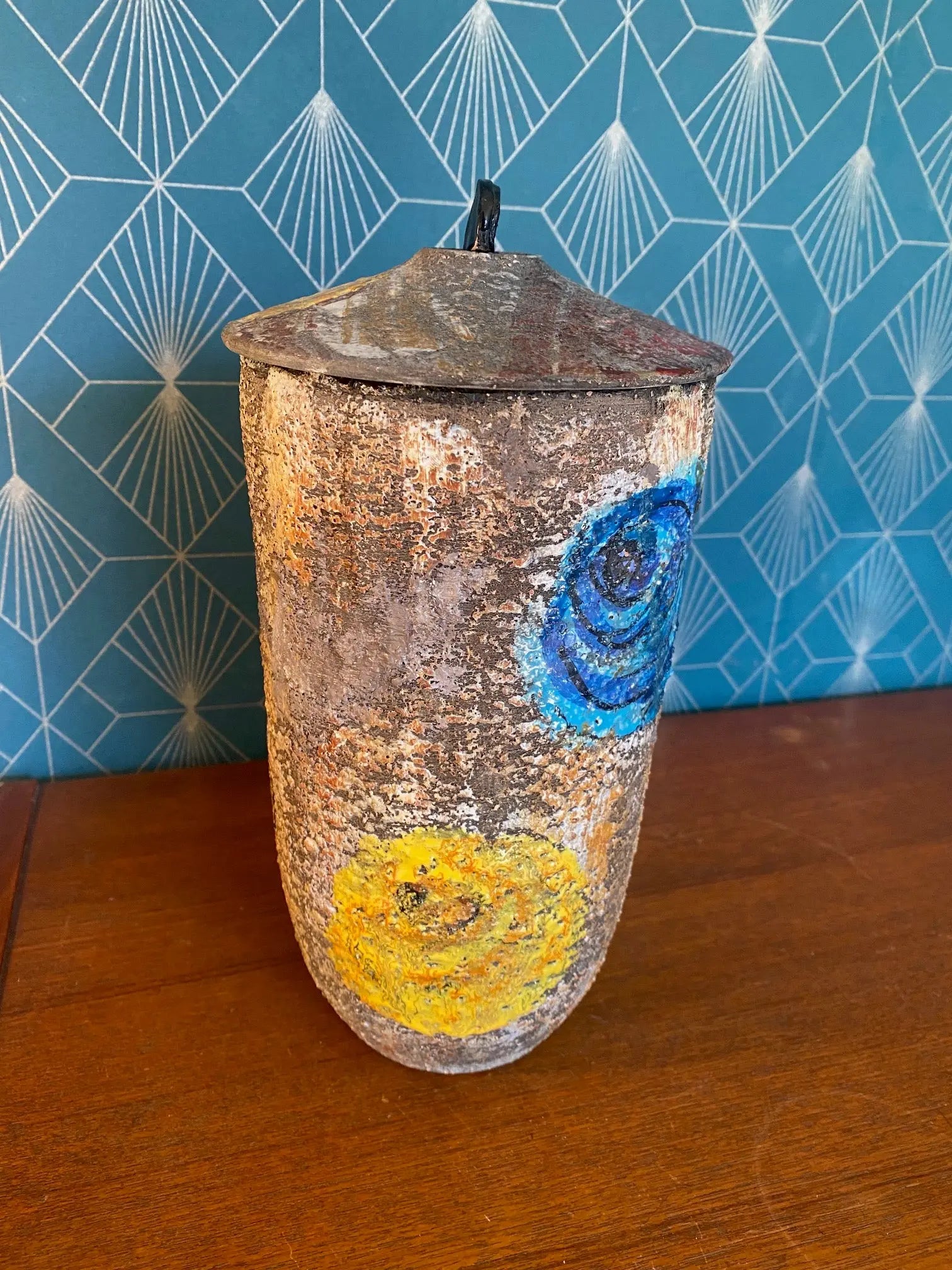 Terre cuite ancienne, pot à couvert par l' école Italienne Romacréa, 1950. Antiquités de France