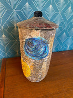 Terre cuite ancienne, pot à couvert par l' école Italienne Romacréa, 1950. Antiquités de France