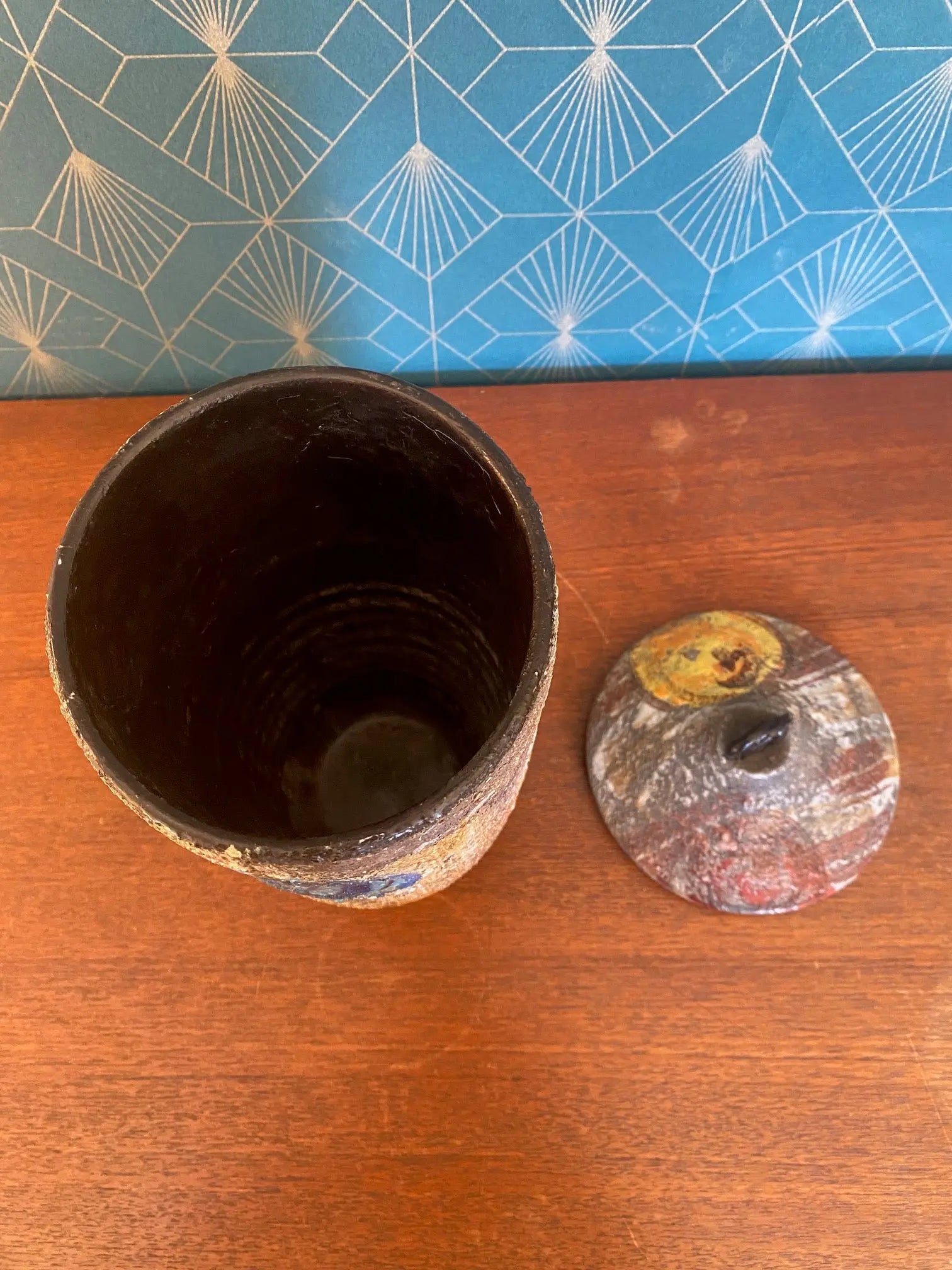 Terre cuite ancienne, pot à couvert par l' école Italienne Romacréa, 1950. Antiquités de France