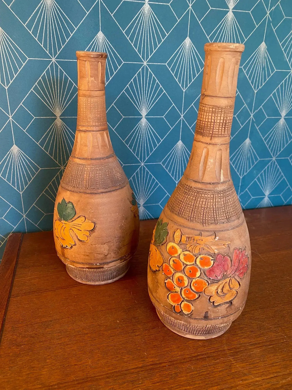 Anciens vases en terre cuite émaillée, école Italienne Romacréa, 1950. Forme bouteille. Antiquités de France