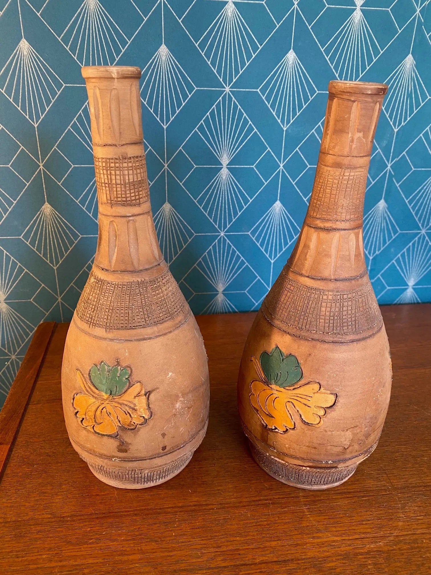 Anciens vases en terre cuite émaillée, école Italienne Romacréa, 1950. Forme bouteille. Antiquités de France