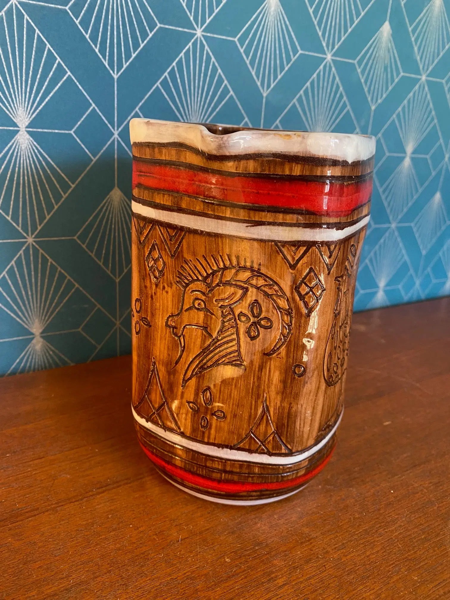 Ancien pichet en Céramique émaillée, à section carré et décors Zoomorphe, école Italienne Romacréa, des années 60. Antiquités de France