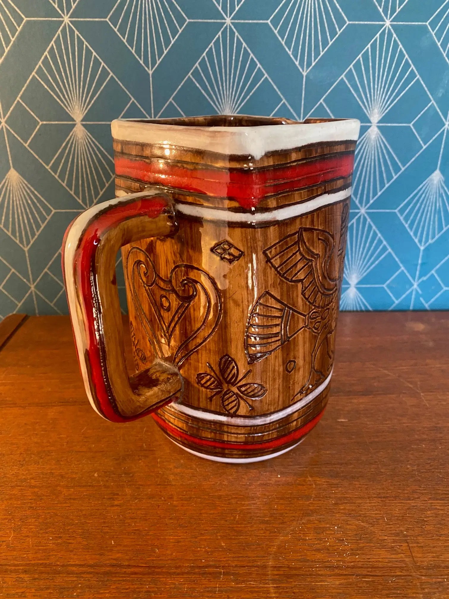 Ancien pichet en Céramique émaillée, à section carré et décors Zoomorphe, école Italienne Romacréa, des années 60. Antiquités de France